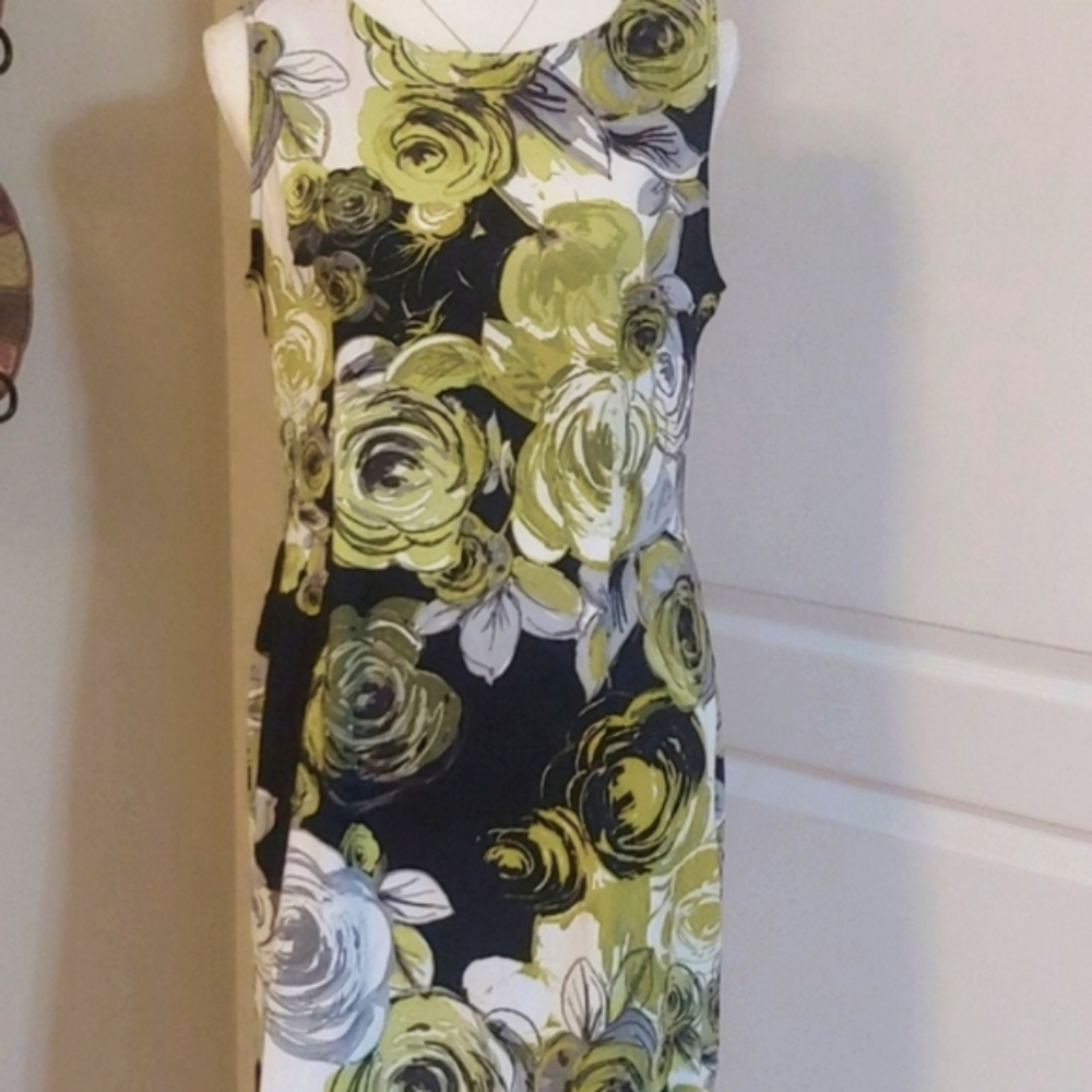Connected Apparel Floral Print Sleeveless Shift Dress. Size 12